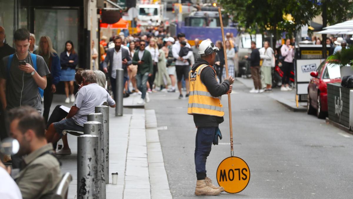 Public sector wages rise nearly 1 per cent in June quarter